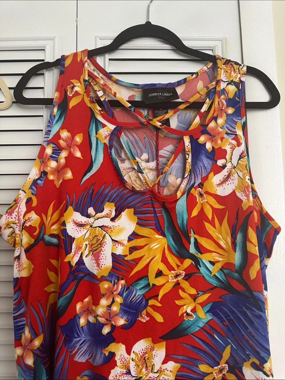 Jennifer Lauren Red Floral Sleeveless Shark Bite Tank Top Size 2X - Picture 3 of 4
